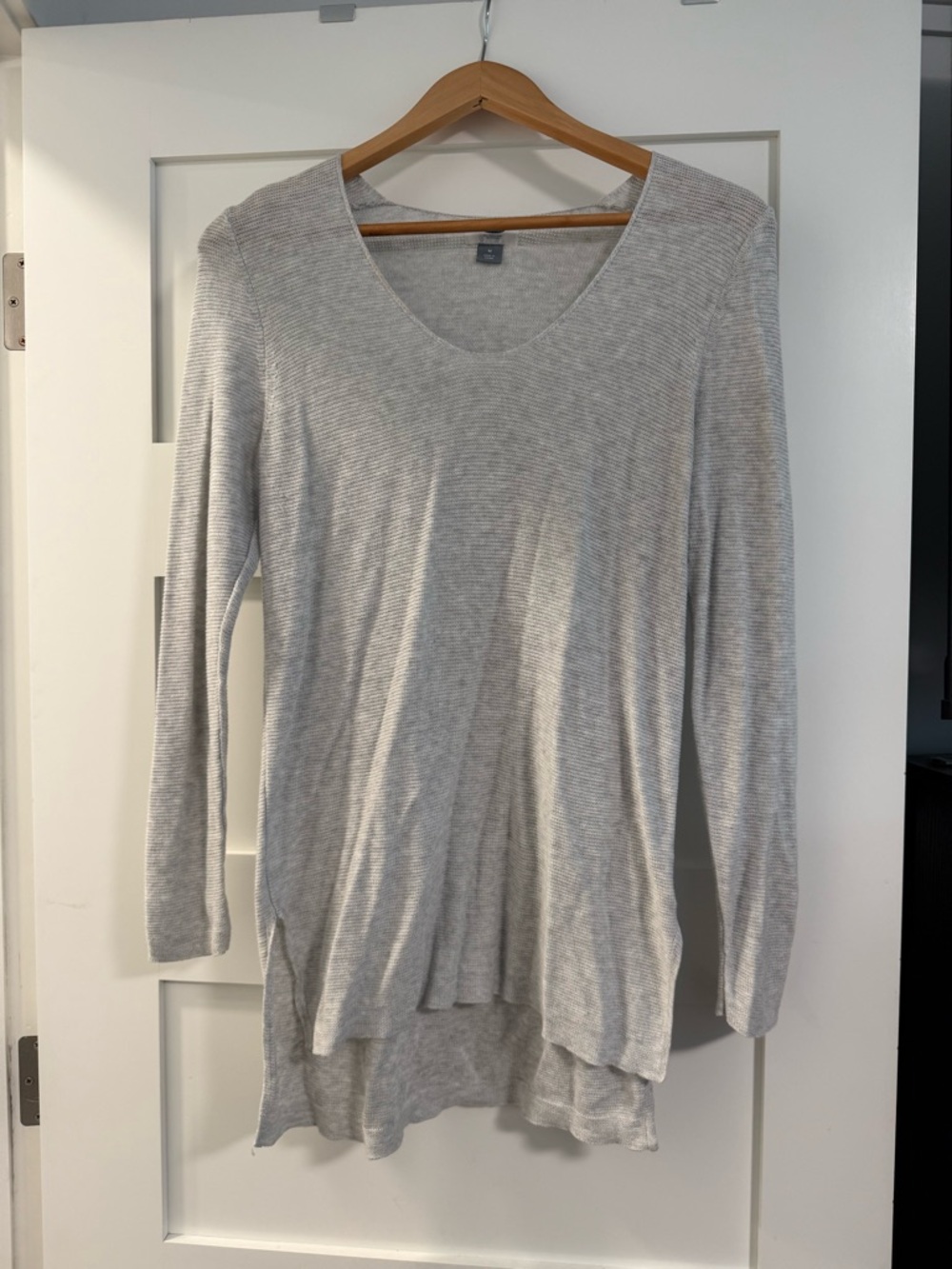 Old Navy Light Gray Long Sleeve V-Neck Tunic Sweater